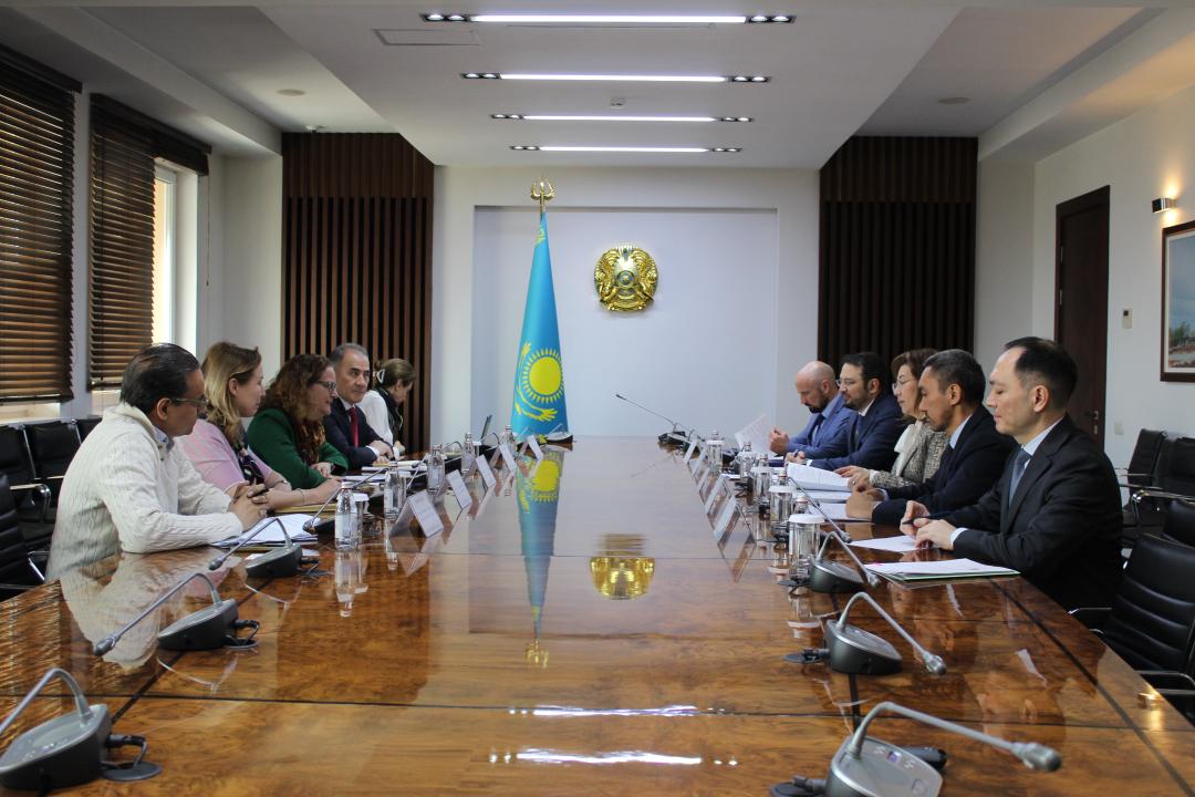 IFC подключится к разработке законов о рынке ценных бумаг и страховании