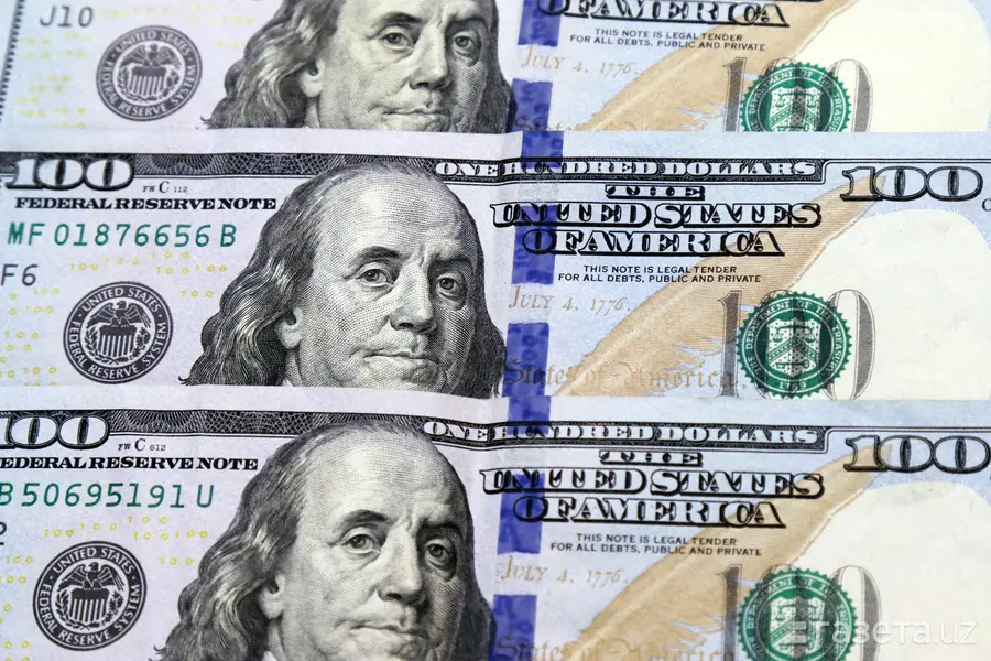 В Казахстане сохраняется высокий спрос на наличные доллары