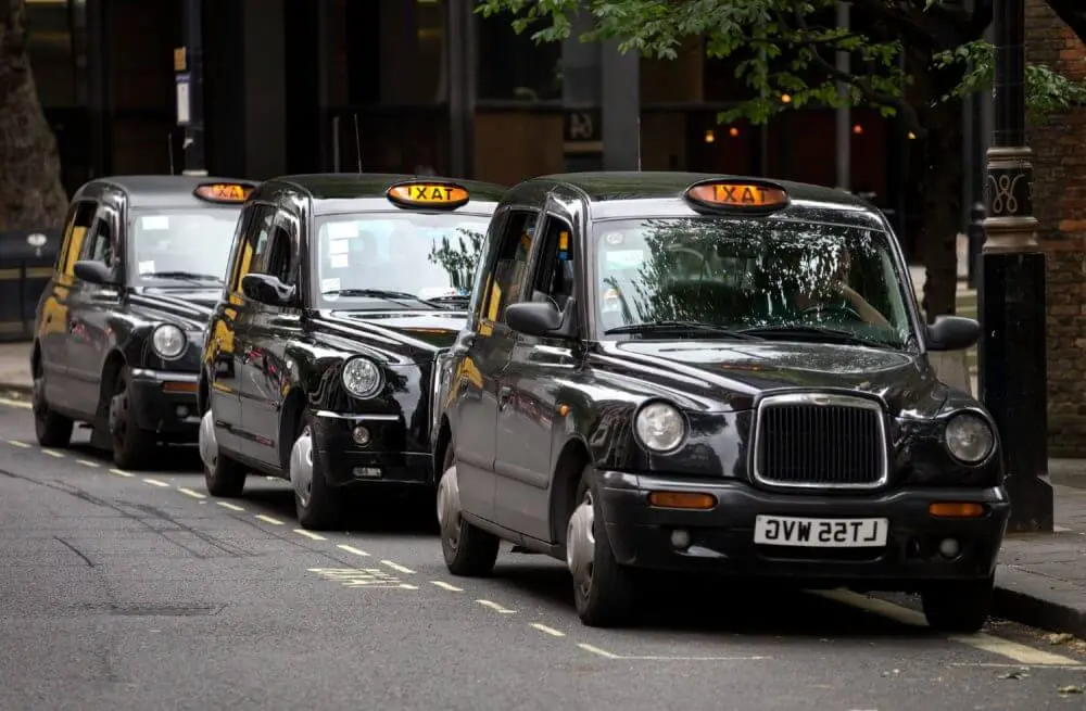 Лондонские таксисты подали иск против Uber