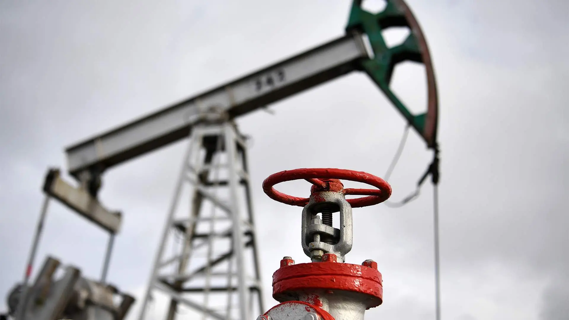 Цена Brent на лондонской бирже впервые за год превысила 111 долларов