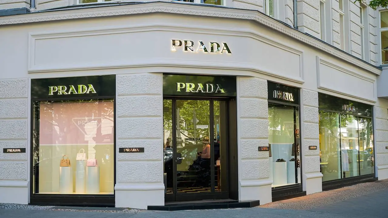 Prada купила Versace