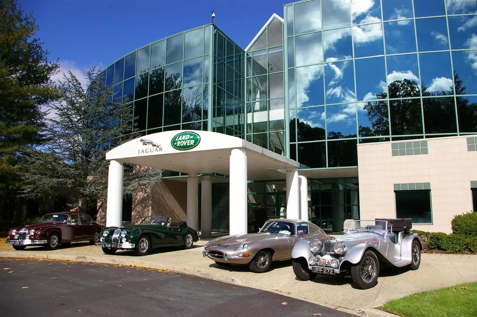 Выручка Jaguar Land Rover выросла до рекордных 29 млрд фунтов