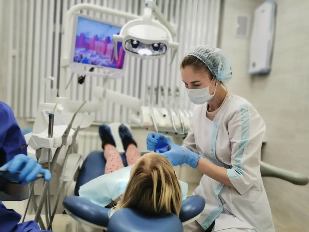 Лечение зубов за счет пенсионных могут вернуть до конца 2026 года