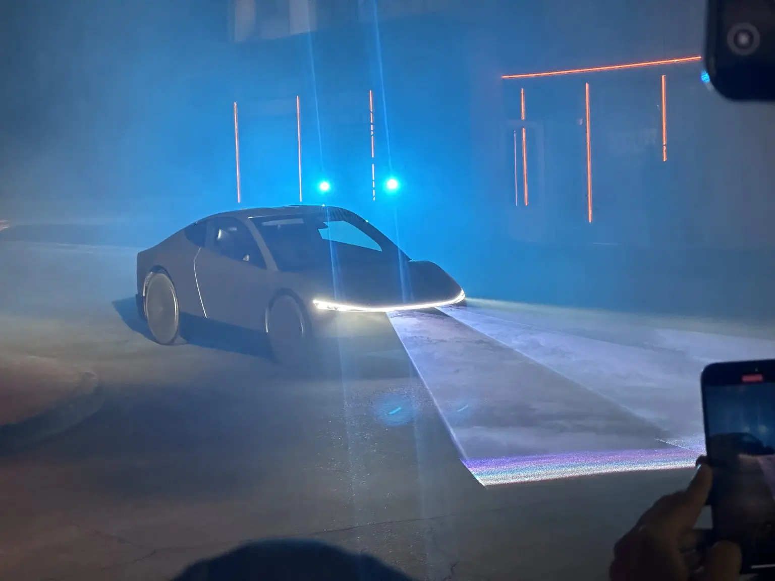 На Илона Маска и Tesla подали в суд из-за заявлений о роботакси