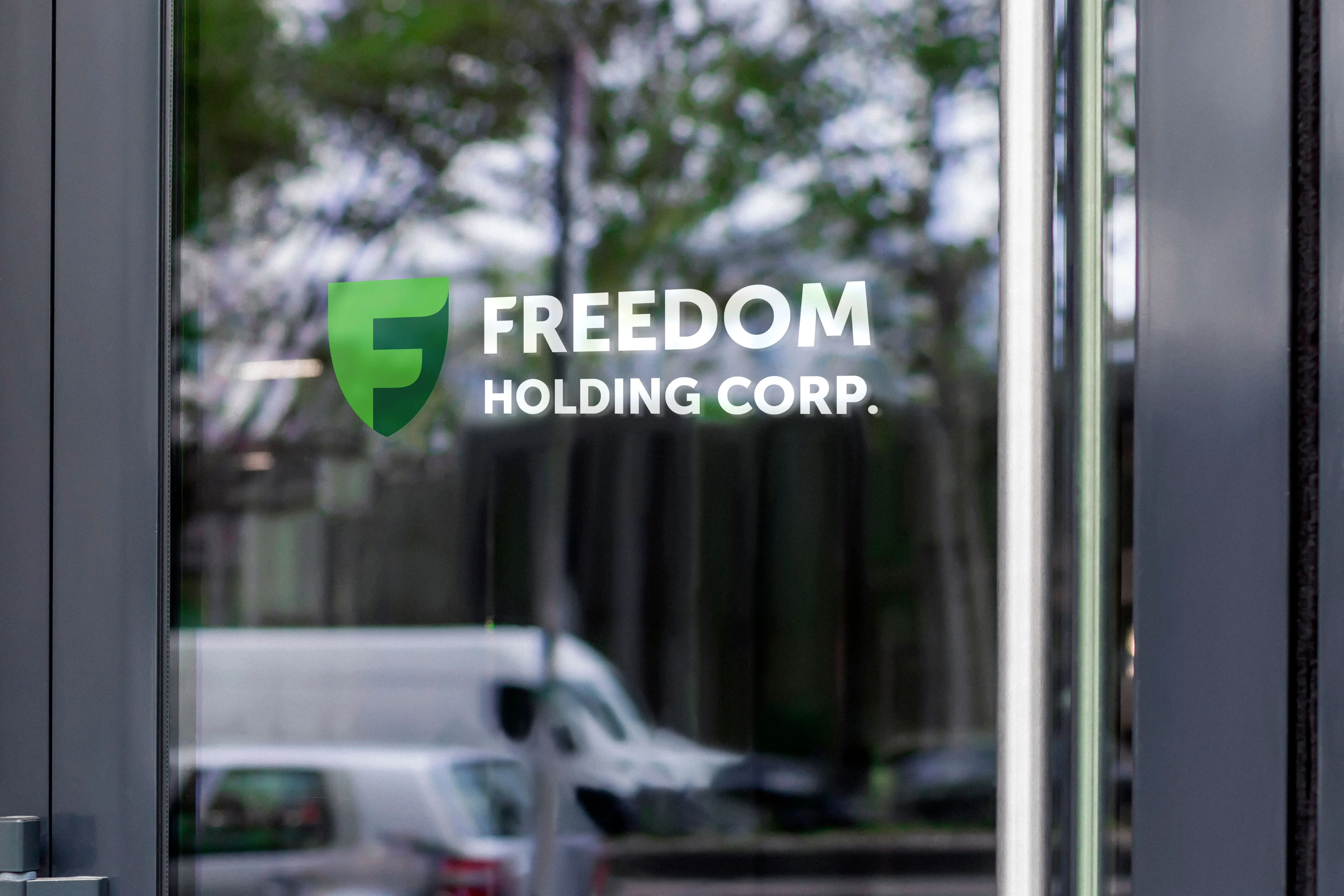 Freedom Holding Corp: нулевая просрочка и рост позиций Freedom Bank на рынке