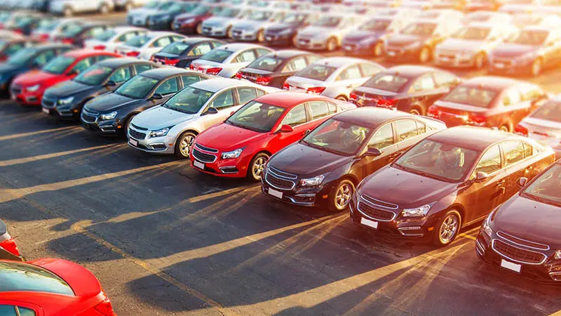 Казахстанцы скупают старые авто