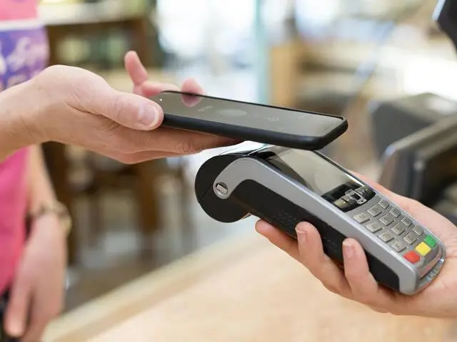 В Казахстане доля бесконтактных и интернет-платежей достигла 90,4%