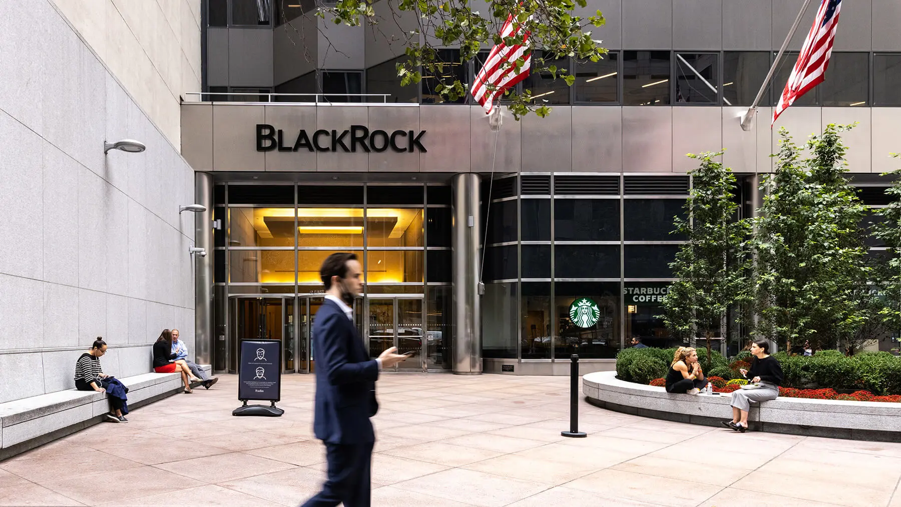 BlackRock увеличивает вложения в биткоин: активы достигли $72 млрд