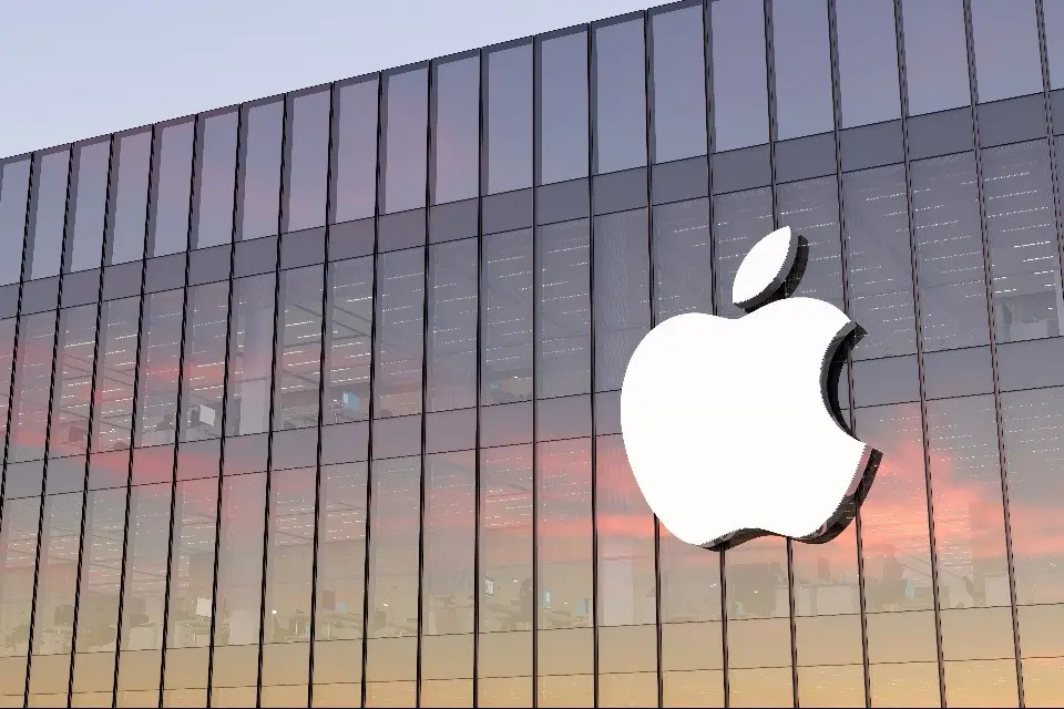 Apple планирует инвестировать в экономику США еще 100 млрд долларов