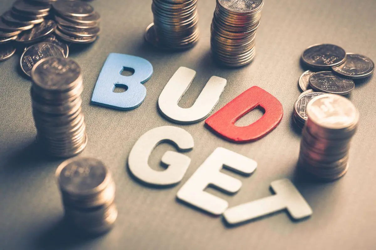 Четверть всех расходов бюджета приходится на обслуживание и погашение госдолга