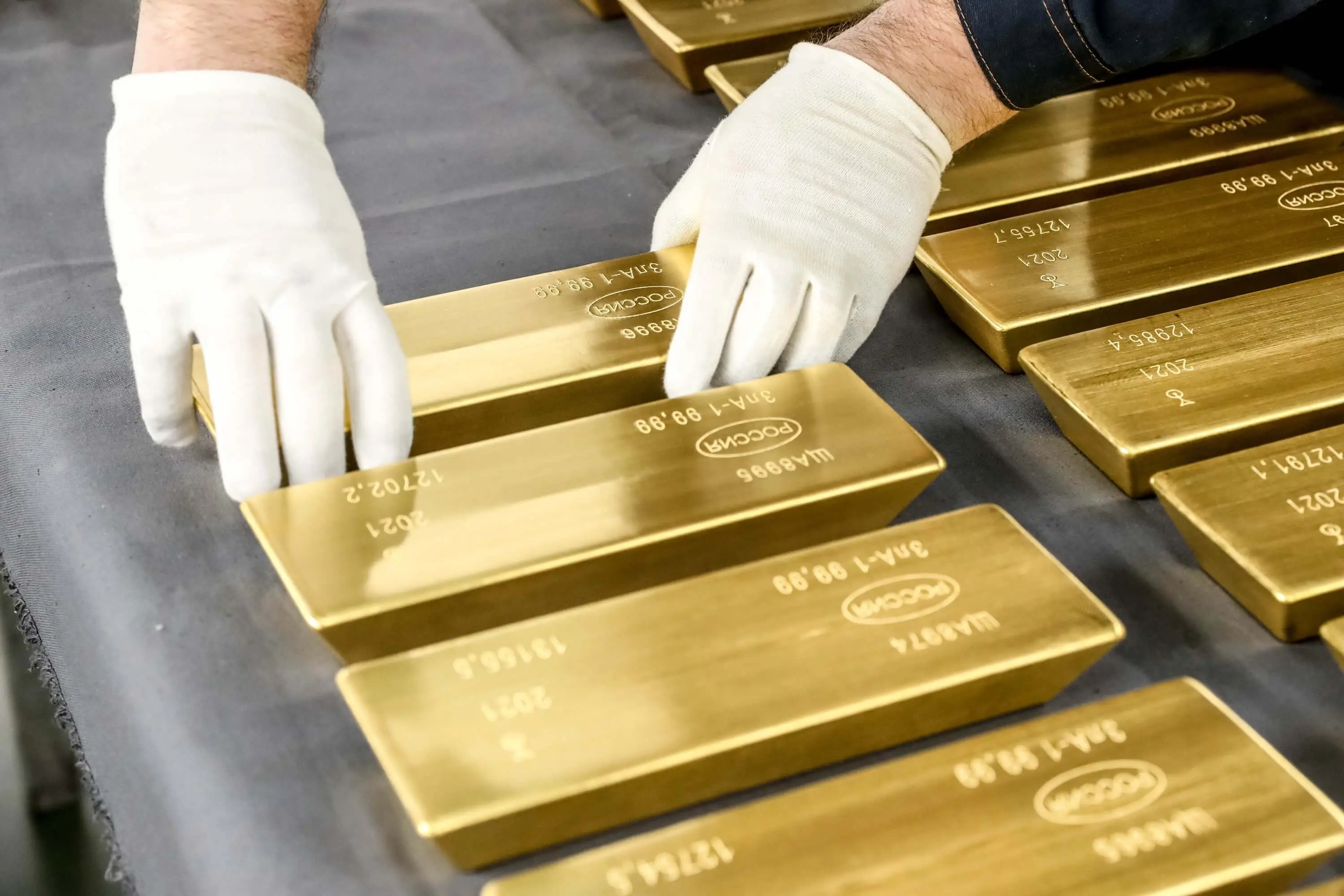 Нацбанк продолжит продавать золото на внешних рынках