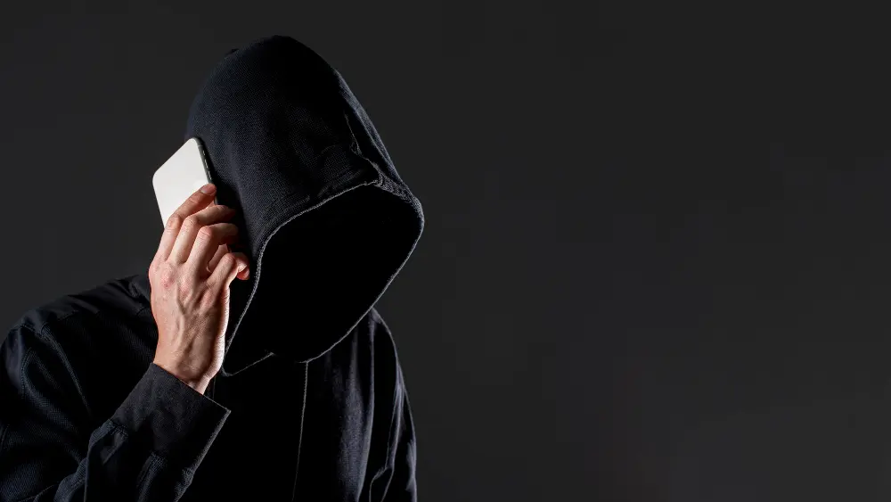 Почему не стоит троллить мошенников и грубить им